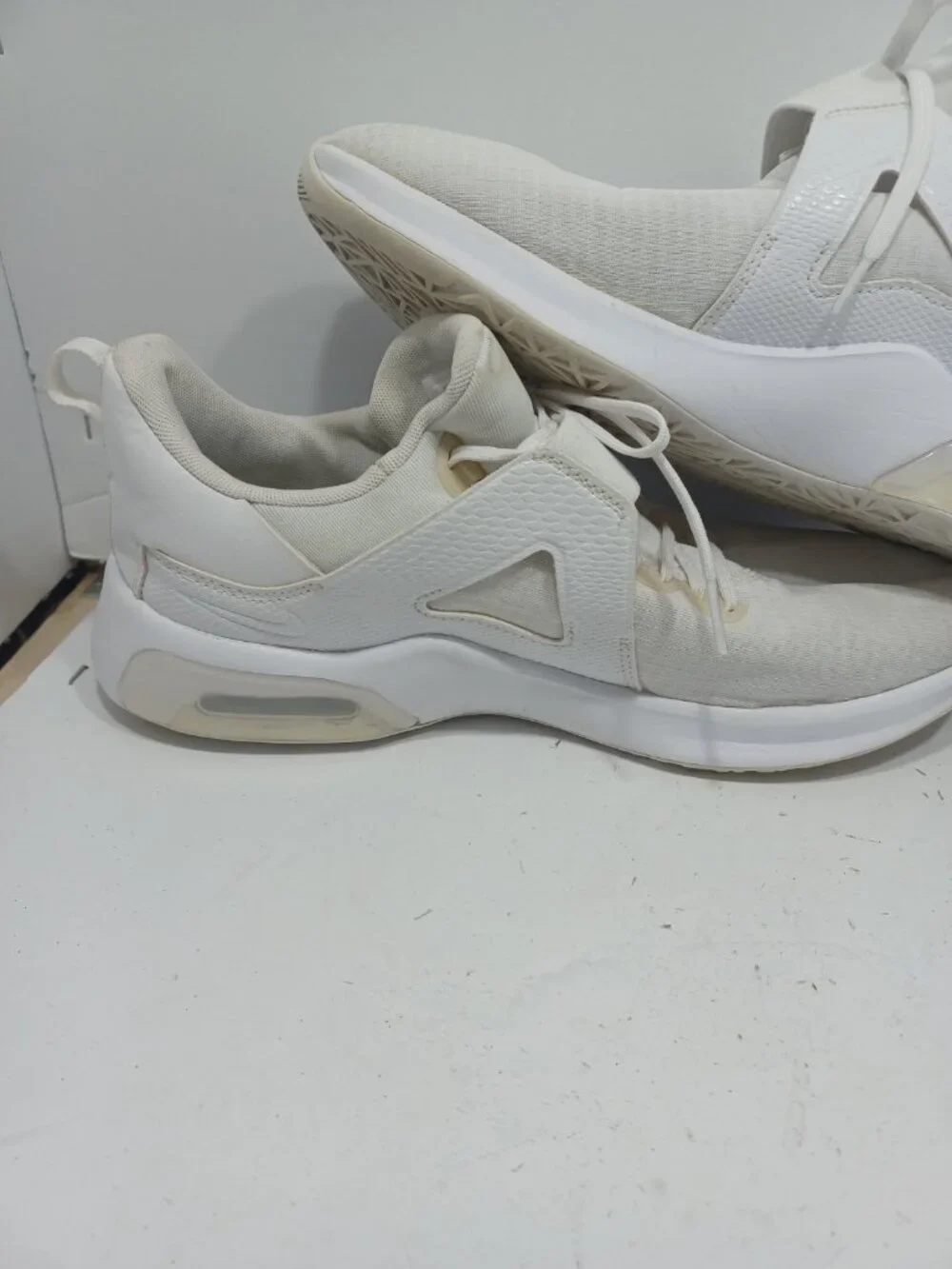 Nike Womens Air Max Bella TR 5 DD9285-100 White Casual Shoes Sneakers Size 11 %